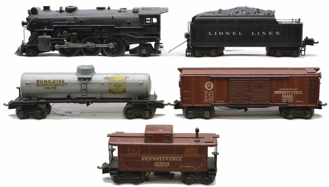 Lionel Freight Set w/225 2245W 2755 2X758 2757: Lionel prewar O gauge freight set including; 225 black steam loco, 2245W die-cast tender, 2755 gray Sunoco tank, X2758 Pennsylvania boxcar and a 2757 Pennsylvania caboose. The loco and tender is C7-8.