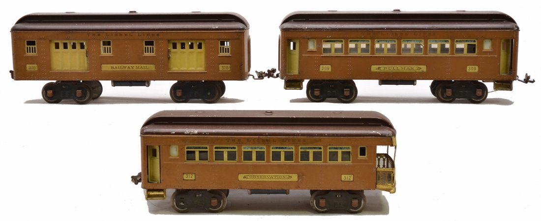Lionel 2-Tone Brown Pass Cars 310 309 312: Lionel prewar standard gauge light brown passenger cars with dark brown roofs, cream inserts and copper journals including; 310 baggage, 309 Pullman and 312 observation. Cars are C5-6.