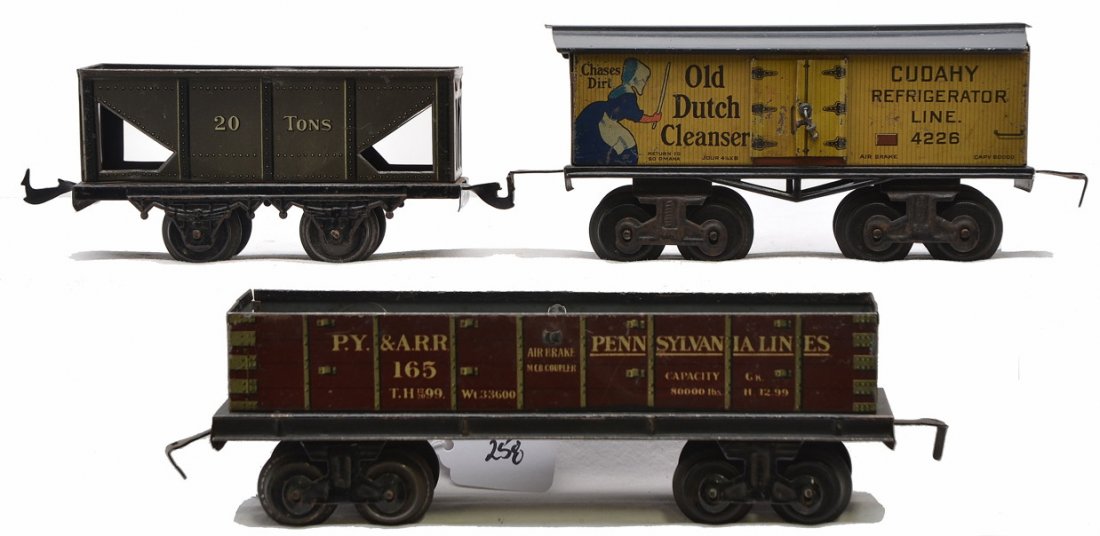 Bing Litho Freight Cars Reefer Gondola Hopper: Bing prewar O gauge lithographed freight cars including; 4226 Old Dutch Cleanser Cudahy Refrigerator Line car, 165 Pennsylvania Lines gondola and a 20 Tons hopper. Cars are C5-6.