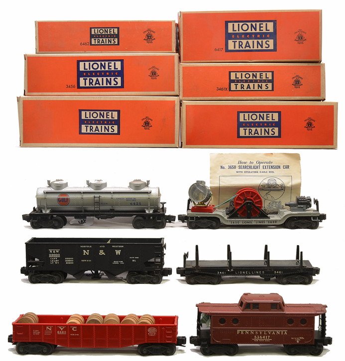 Lionel Freights 3456 3461X3650 6462 6425 OBs: Lionel postwar freight cars including; 3456 operating N&W hopper, 3461X automatic lumber car, 3650 searchlight extension car with instruction sheet, 6462 red NYC gondola with six wooden barrels, 6425
