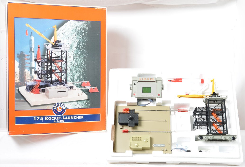 Lionel 14102 #175 rocket launcher: Lionel modern O gauge 14102 #175 rocket launcher in OB. Launcher features smoke, sound, and lights. Unit is C8 with layout use. OB has some wear.