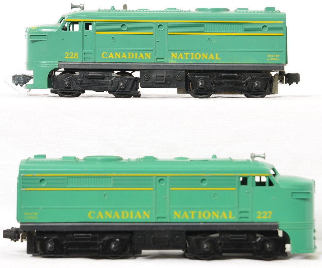 Lionel Postwar O gauge 227 228 Canadian National alco: Lionel Postwar O gauge 227 228 Canadian National alco diesel locomotives, no pilot damage, C6+.