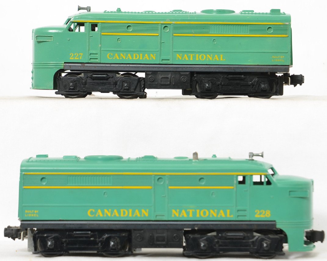 Lionel Postwar O gauge 227 228 Canadian National Alco A: Lionel Postwar O gauge 227 and 228 Canadian National Alco A units, no pilot damage on either one, C6 to C6+.