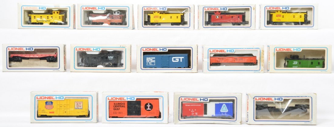 Fourteen Lionel modern era HO freight cars in OBs: Fourteen Lionel modern era HO freight cars in original boxes to include two 8406, 8601, 8600, 8604, 8419 and 8720 cabooses; 8730 gondola; 8414 and unnumbered flat cars and 8401, 8711, 8612 and 8510 bo