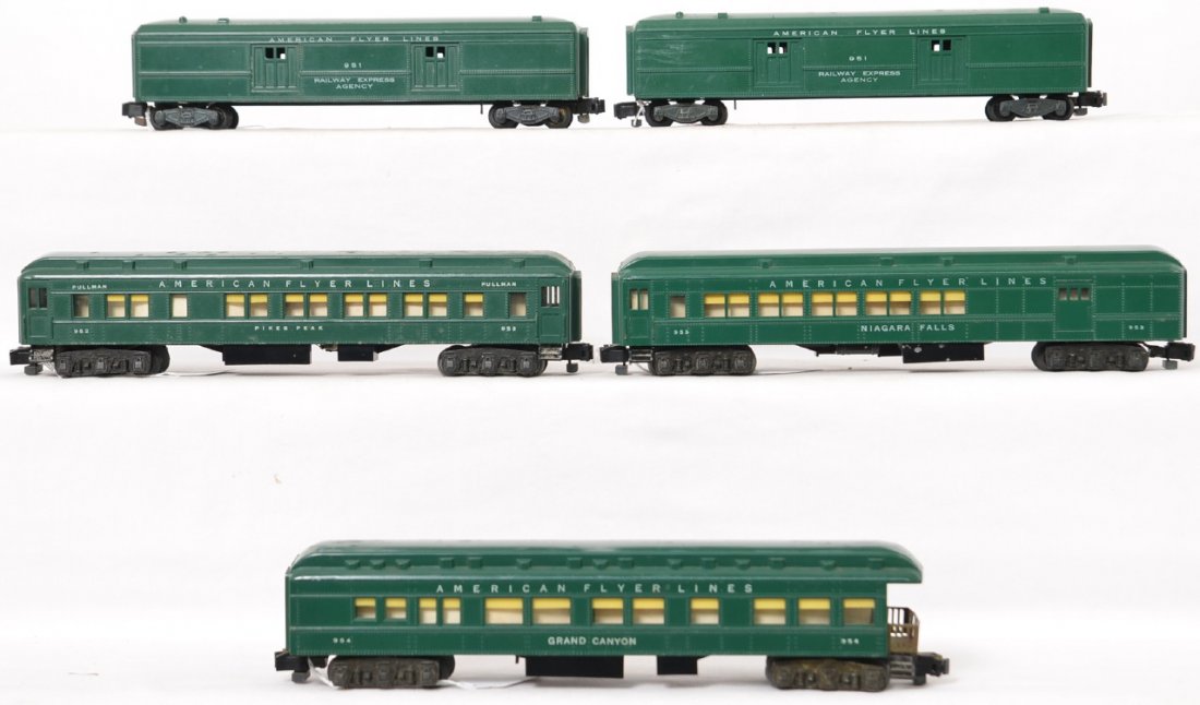 American Flyer postwar S gauge 951 951 952 953 954: American Flyer postwar S gauge green passenger set consisting of two 951 baggage, 952 Pikes Peak, 953 Niagara Falls and 954 Grand Canyon cars, C6-7.
