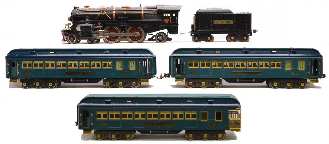 Lionel Unusual Blue Comet Pass Set no. 376E: Lionel prewar standard gauge Blue Comet passenger set no. 376E, circa 1933. This is the only time Lionel sold a set of Blue Comet passenger cars without a matching blue locomotive. The set contains a