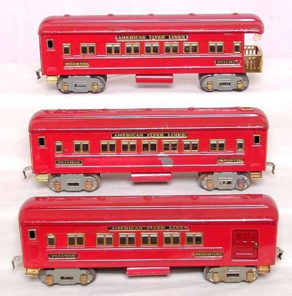 American Flyer prewar 3380/1/2: American Flyer prewar O 3380 3381 & 3382 red passenger cars, original C3 due to some paint chips.