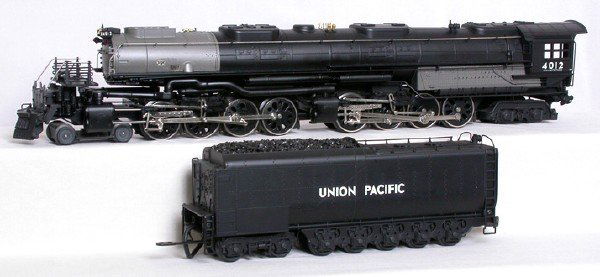 MTH MT-3021LP Union Pacific `Big Boy` 4-8-8-4: MTH MT-3021LP Union Pacific `Big Boy` 4-8-8-4 4012 with Proto-Sound, one railing on front platform has been repaired O/W C8 in OB, no instructions.
