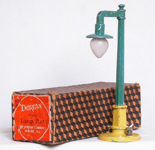 Dorfan No. 420 lamp post in OB: Dorfan No. 420 lamp post, much better than most and looks in the C6 range but does have the usual Dorfan casting cracks starting mainly on the base. Includes a complete OB.