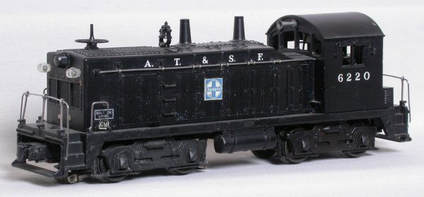 Lionel 6220 Santa Fe NW2 switcher: Lionel 6220 Santa Fe NW2 switcher, minimal rust, decals are intact, needs some light cleaning O/W C6+.
