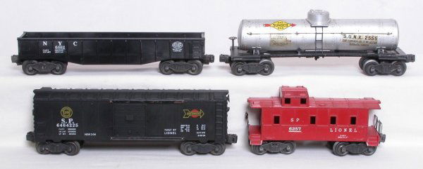 Lionel freight cars 2555 6257 6462 6464-225: Lionel freight cars 2555 6257 6462 6464-225, no rust except on boxcar door rails, light scuffs and dings, C6.