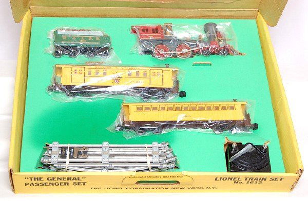 Lionel boxed 1612 The General Passenger set: Lionel 1612 The General Passenger set with a C7 set box, 1862 loco, 1862T tender, 1965 Pullman and an 1866 baggage car. Trains are C8 with insert, track and transformer.