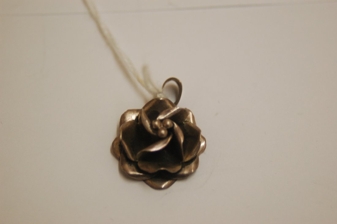 ANTIQUE SILVER ROSE PENDANT: ANTIQUE SILVER ROSE PENDANT MARKED STERLING SILVER 925 AND ARTIST SIGNED AWESOME VINTAGE PIECE
