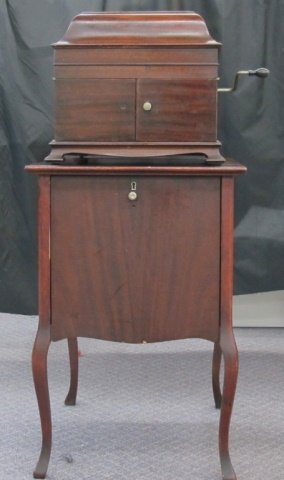 Ca. 1915 Victrola (1 of 6)