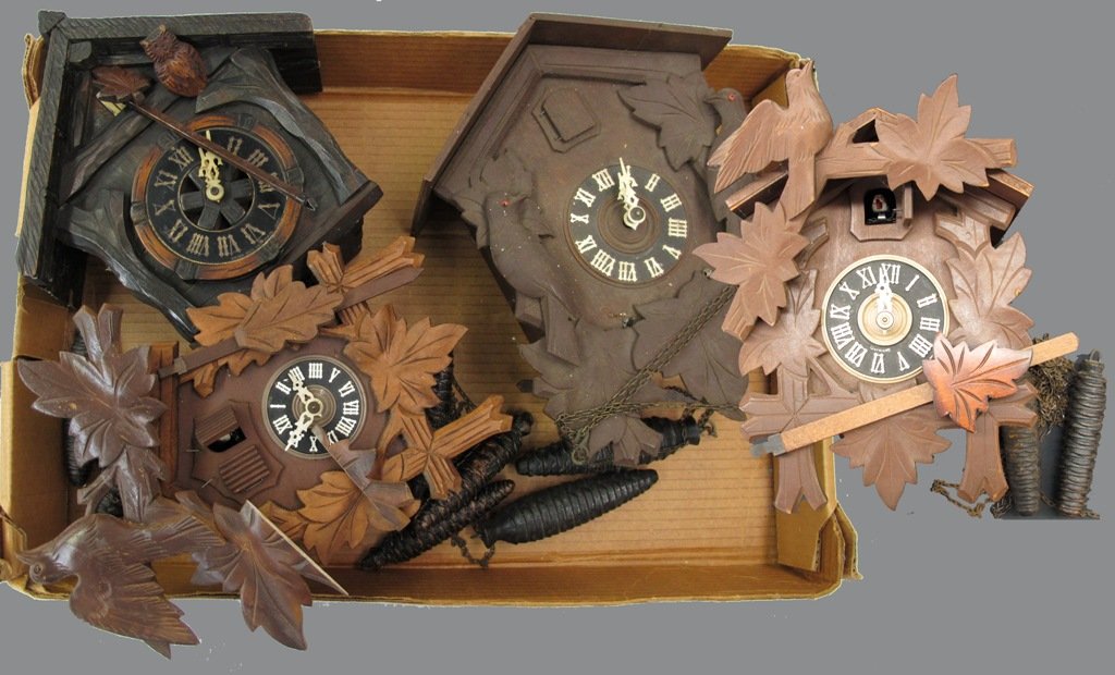 4 Cuckoo Clocks Not Running: 4 Cuckoo Clocks Not Running, all with weights pendulums and chains