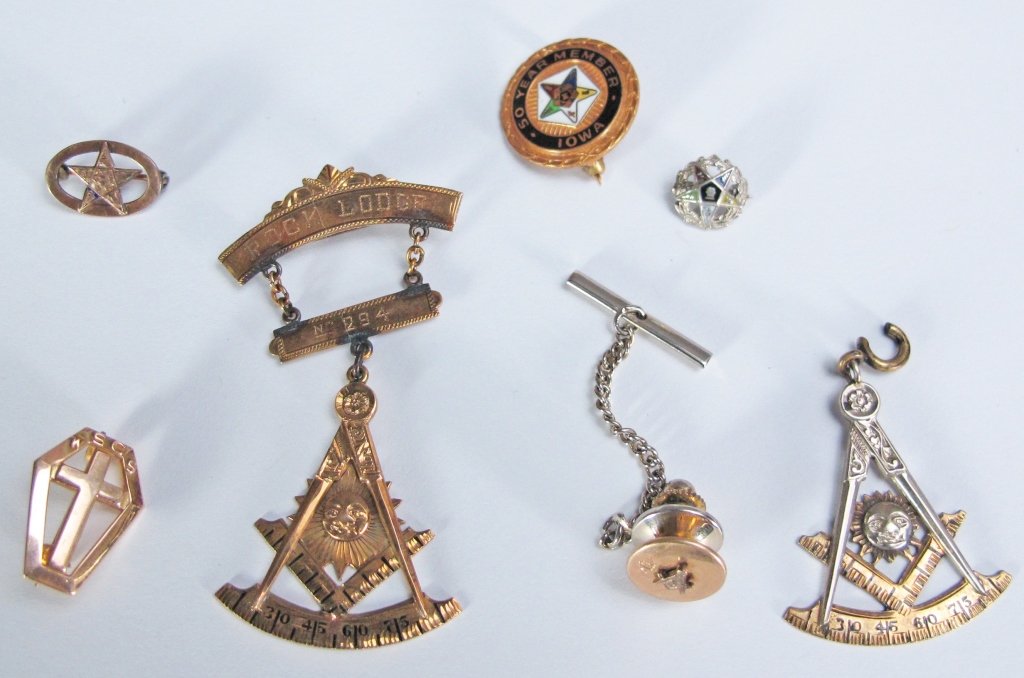 Assortment of Vintage Masonic Pins: Assortment of 7 Vintage Masonic Pins: Eastern Star 50-year member pin, enameled, Dia. 19mm; WSCS (Women's Society of Christian Service) lapel pin with cross and coffin design, marked 10K TOP, 18mm x 1