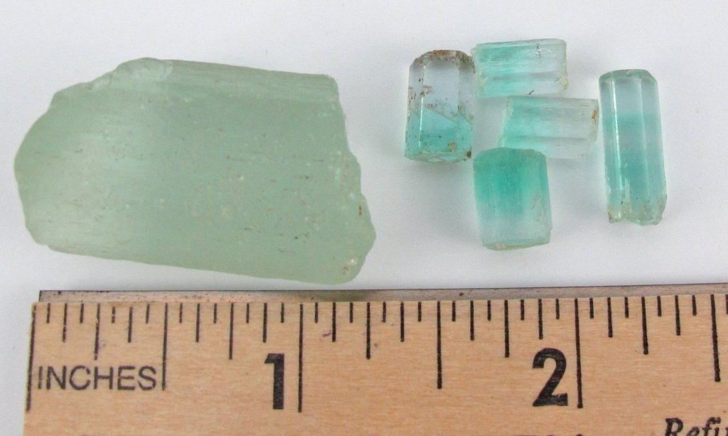 2 Pieces Rough Uncut Green Beryl 90 Cts.: 2 Pieces Rough Uncut Green Beryl 90 Cts.