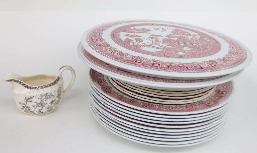 Collection of Spode Pieces: Collection of Spode Pieces: (1) Copeland Spode "India Tree" Creamer ; (10) "Mandarin" Dessert/Salad Plates ; (10) "Willow" Dinner Plates, 2 marked "The Spode Archive Collection Georgian Series" ; (2) 