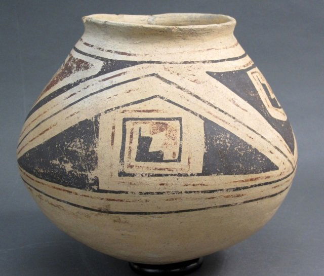 Pre-Colombian Casa Grande Pottery Jar (1 of 5)