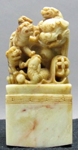 Carved Chinese soapstone fu dog seal: Nicely carved soapstone fu dog with pups. Measures 11 cm.,Lifelong collection from the estate of a gentleman seal collector