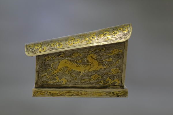 18th century Relic silver coffin: 8世纪鎏金龙凤纹攒花舍利银椁