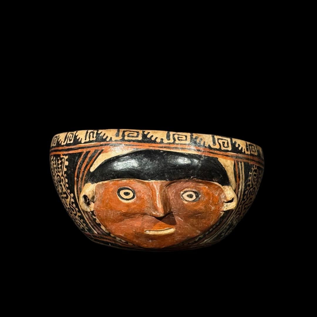 Rare Pre-Columbian Recuay Kaolin pottery bowl (1 of 4)