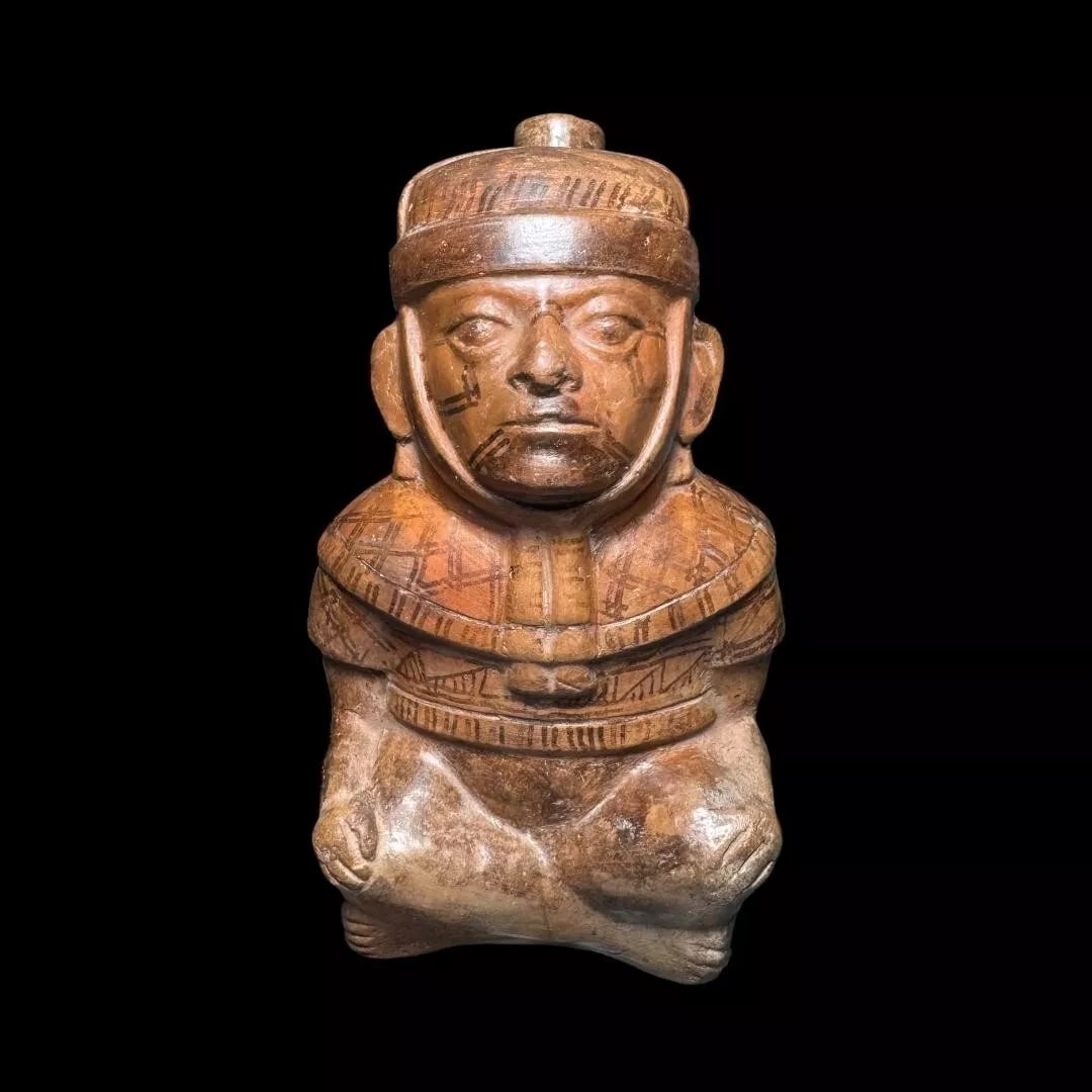 Pre-Columbian Moche/ Chimu pottery vessel (1 of 4)