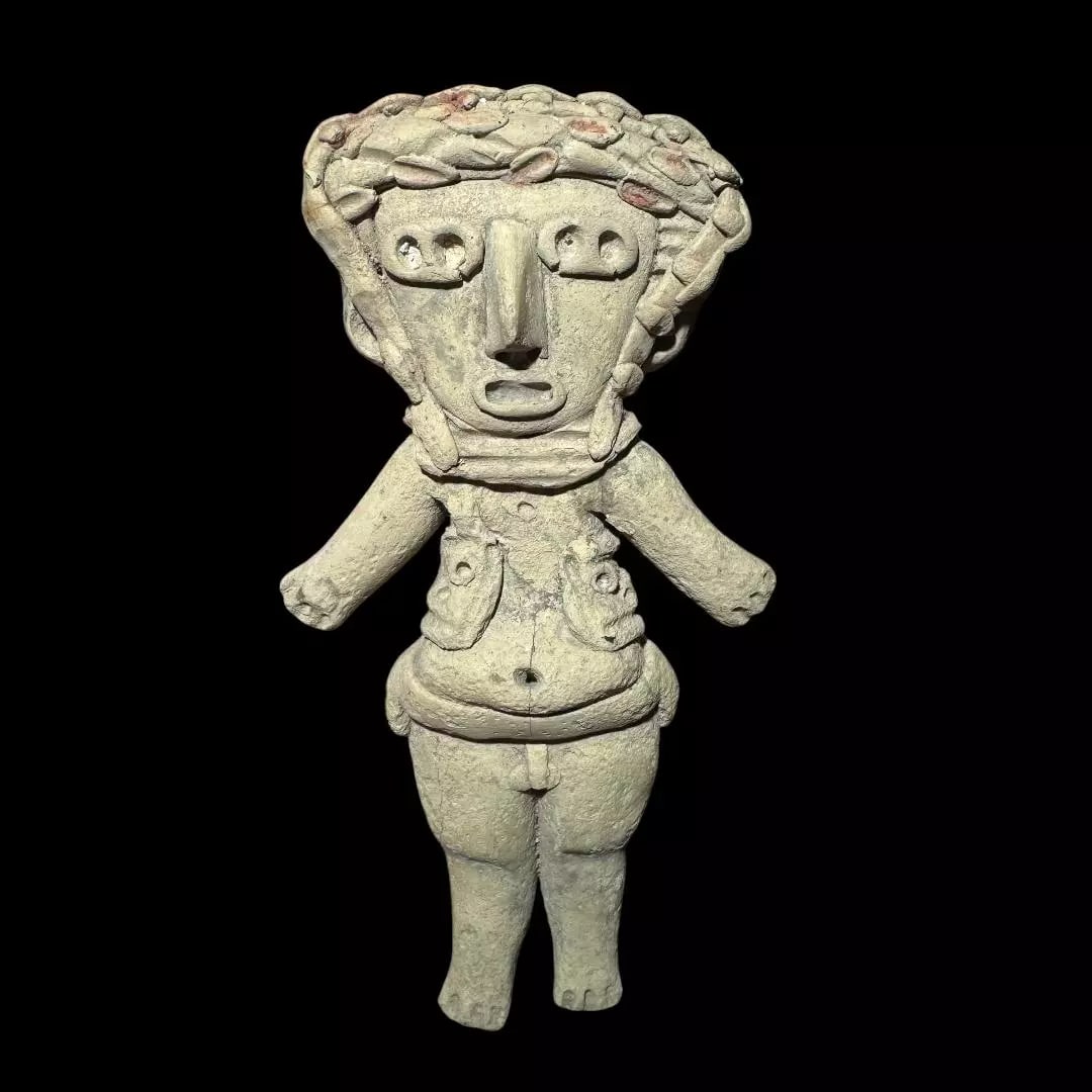 Pre-Columbian Chupicuaro Pretty lady figure: Pre-Columbian Chupicuaro "Pretty Lady" figure is a fascinating ceramic artifact from the ancient culture that flourished in present-day Guanajuato and Michoacán, Mexico. Crafted from fired clay, the 