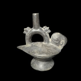 Pre-Columbian Chimu pottery parrot stirrup vessel