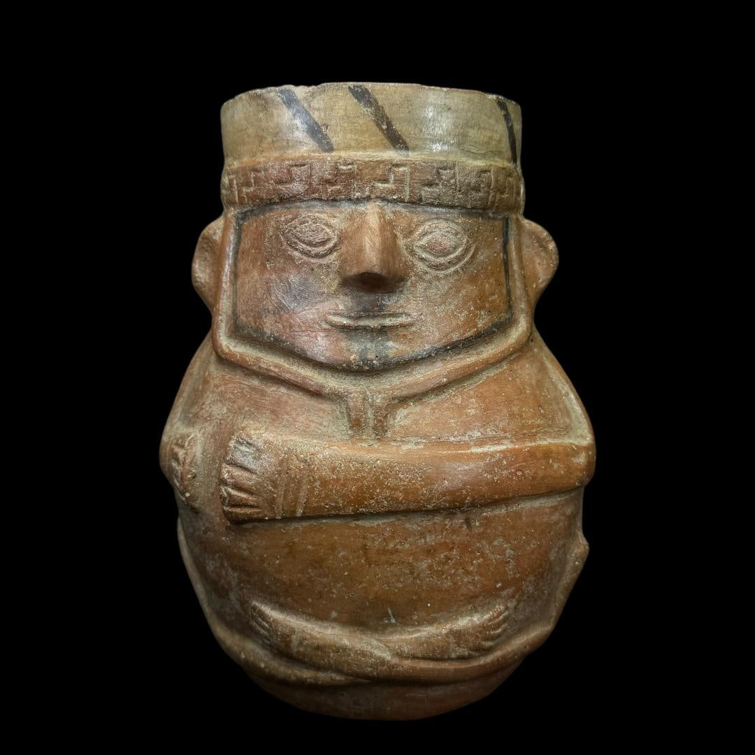 Pre-Columbian Huari pottery vessel (1 of 4)