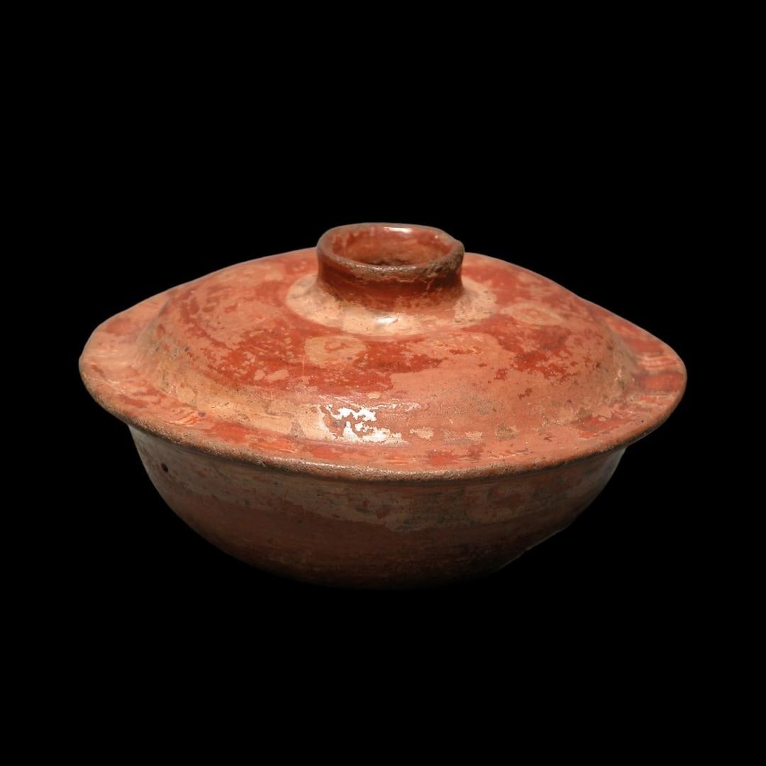 Pre-columbian Purépecha (Tarascan) flanged jar (1 of 4)