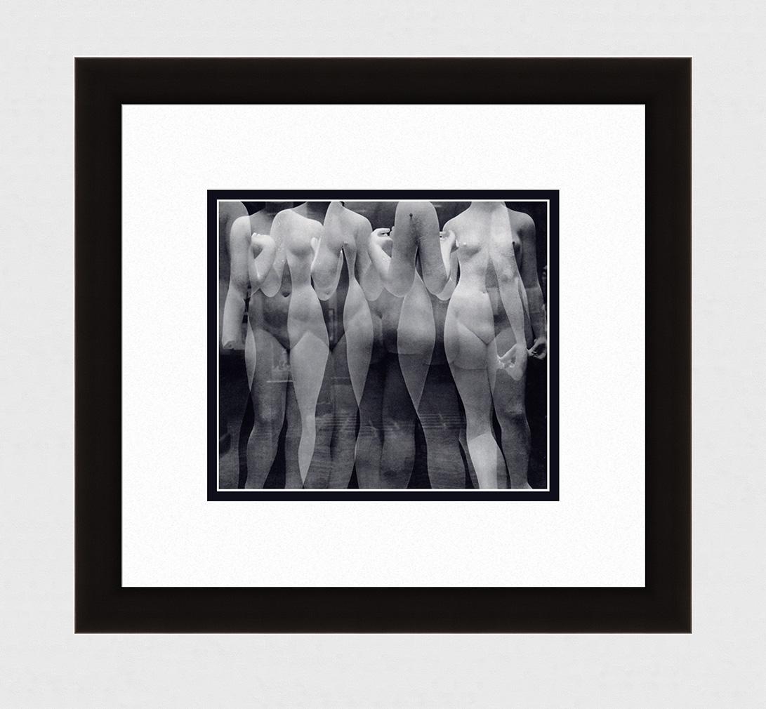 Erwin Blumenfeld Nude Sculpture V - Aristide Maillol 1930's photogravure: Erwin Blumenfeld. (German, 1897 - 1969). Nude Sculpture V - Aristide Maillol. Antique Photogravure. 1937-1940. Excellent. Teriade. Draeger Freres. Image size 7 3/4 x 8 3/4 inches. Approximately 17 x 1