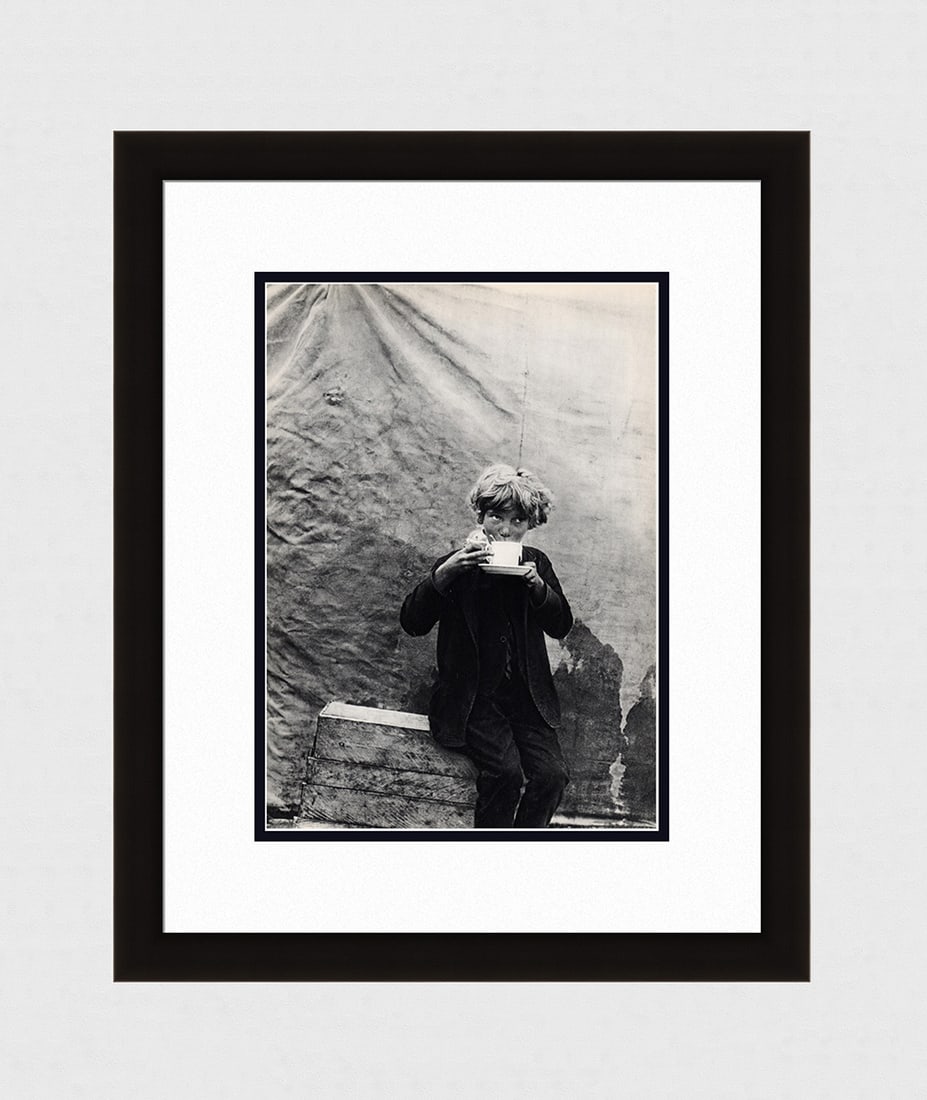 Bill Brandt London 1930's photogravure: Bill Brandt. (British, 1904 - 1983). London. Antique Photogravure. 1937-1940. Excellent. Teriade. Draeger Freres. Image size 9 5/8 x 13 1/2 inches. Approximately 18 x 23 inches. This piece has been