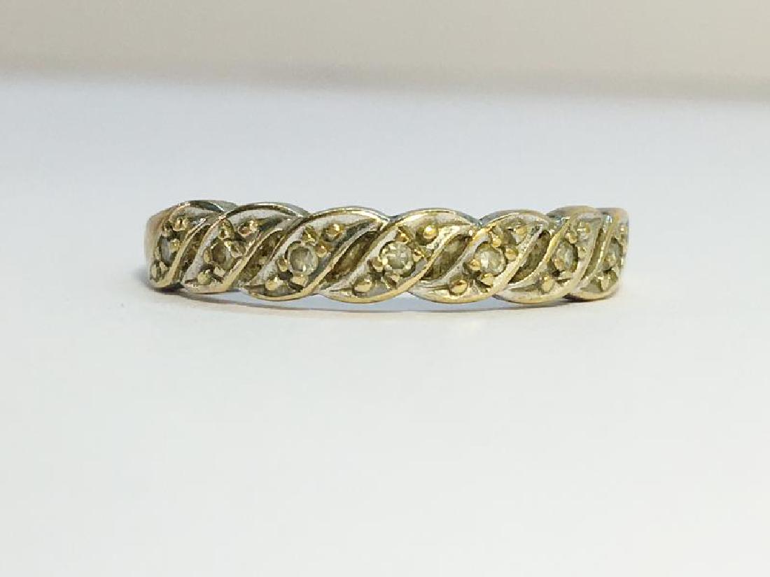 A Seven stone Diamond ring in 9ct yellow gold. Diamonds (1 of 3)