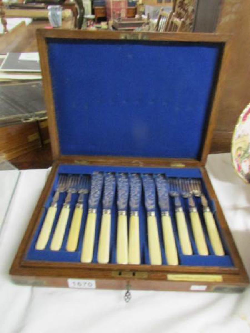 A cased set of fish knives and forks.: A cased set of fish knives and forks.