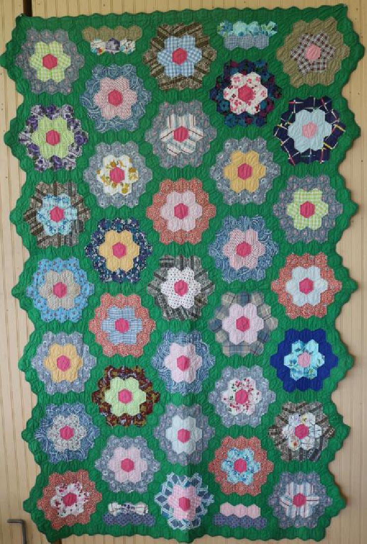 CHILD'S QUILT, MULTICOLOR GARDEN OATH DESIGN (1 of 2)