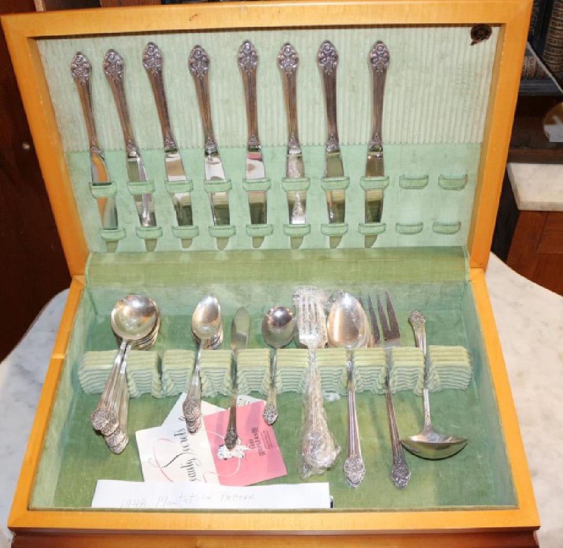 39 PC SET OF ROGERS SS FLATWARE IN THE PLANTATION: PATTERN, IN ORIGINAL OMBRE WOOD STORAGE CASE WITH FELT INTERIOR AND INCLUDES PAPERWORK