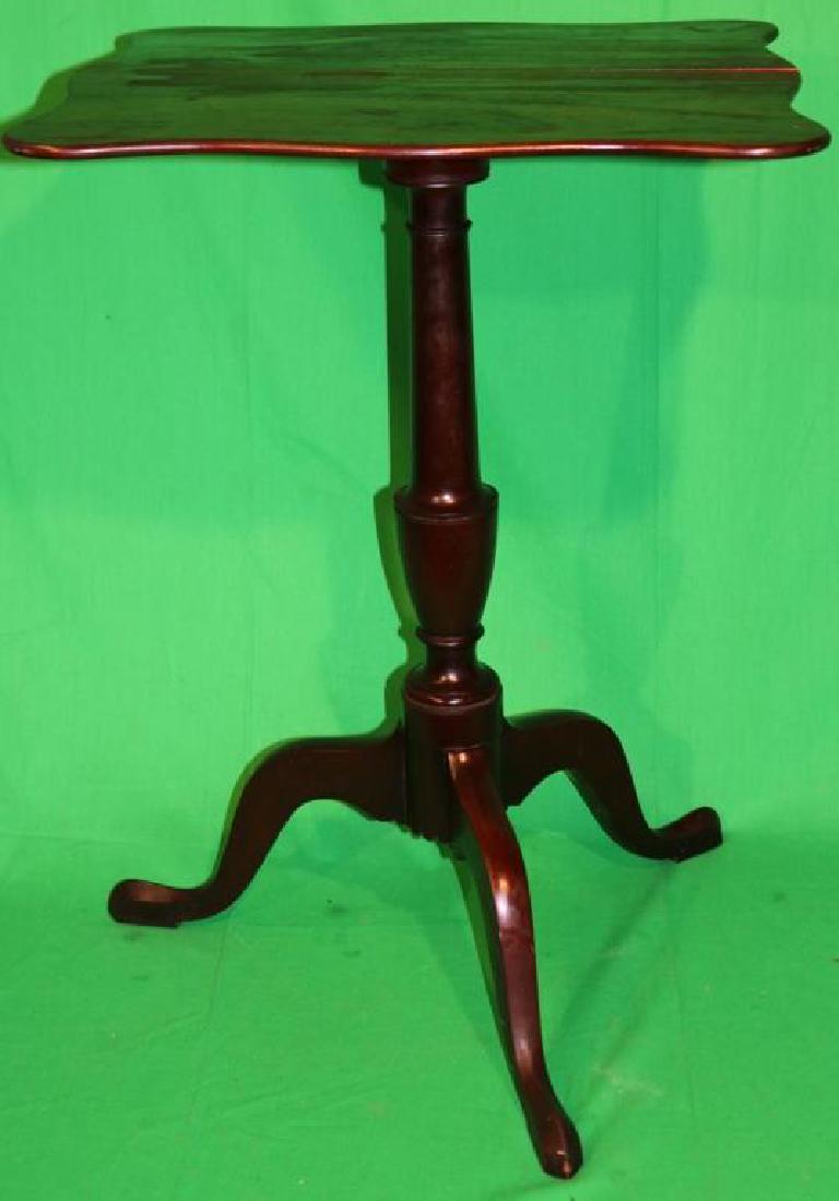 MAHOGANY KITTINGER COLONIAL WILLIAMSBURG TIP TOP: TABLE, SHAPED TOP, QUEEN ANNE STYLE BASE, TOP SHOWS SLIGHT SEPARATION, CHIP TO THE TIPPING BLOCK, WORN FINISH, 27 1/2" H X 19 3/4" X 19 3/4"