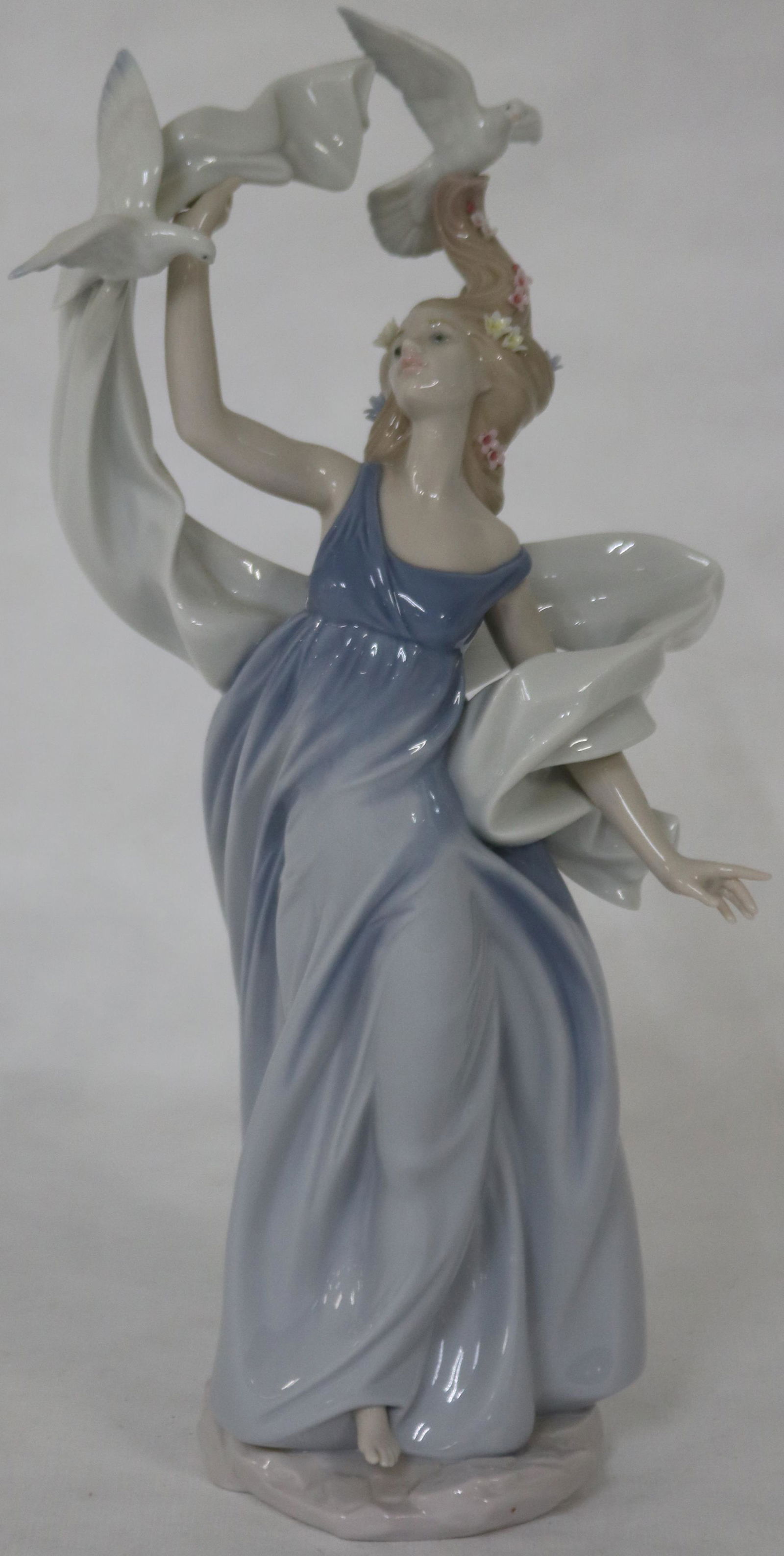 LLADRO FIGURE MILLENNIUM 1999 YOUNG GIRL WITH (1 of 3)