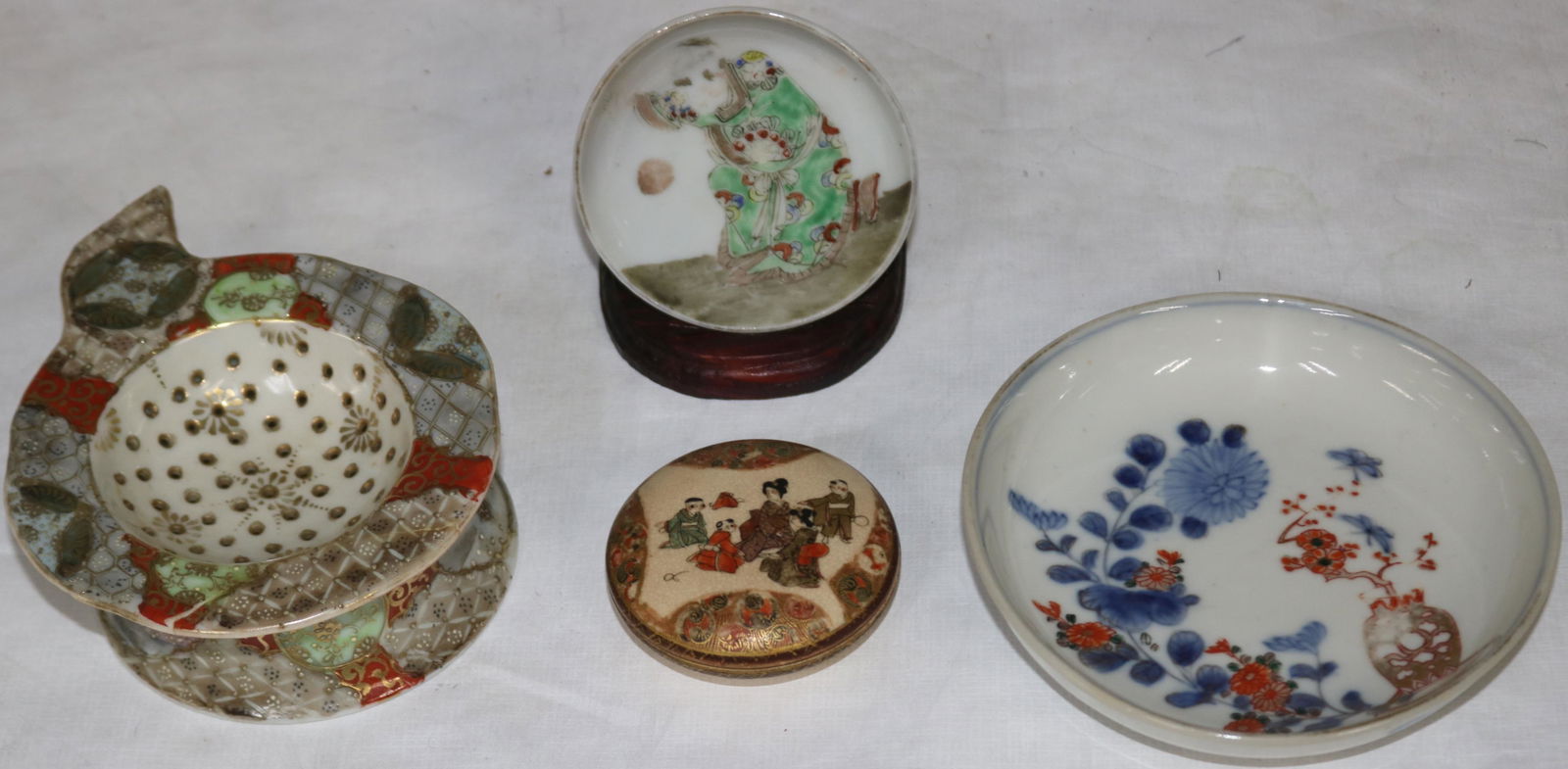 SATSUMA COVERED JAR, 2 1/4" DIA., 2 ORIENTAL (1 of 2)