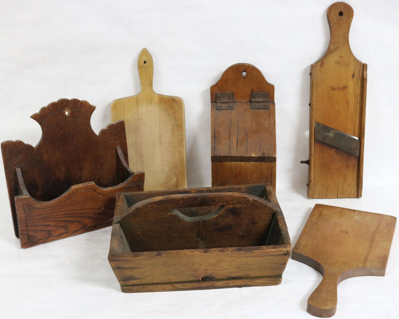 LOT OF 6 PRIMITIVE WOOD ITEMS TO INCLUDE WALL: BOXES, BREAD BOARDS, CUTLERY TRAY, ETC. 5 1/2" - 17 1/2" L, 4 3/4" - 12 1/2" W
