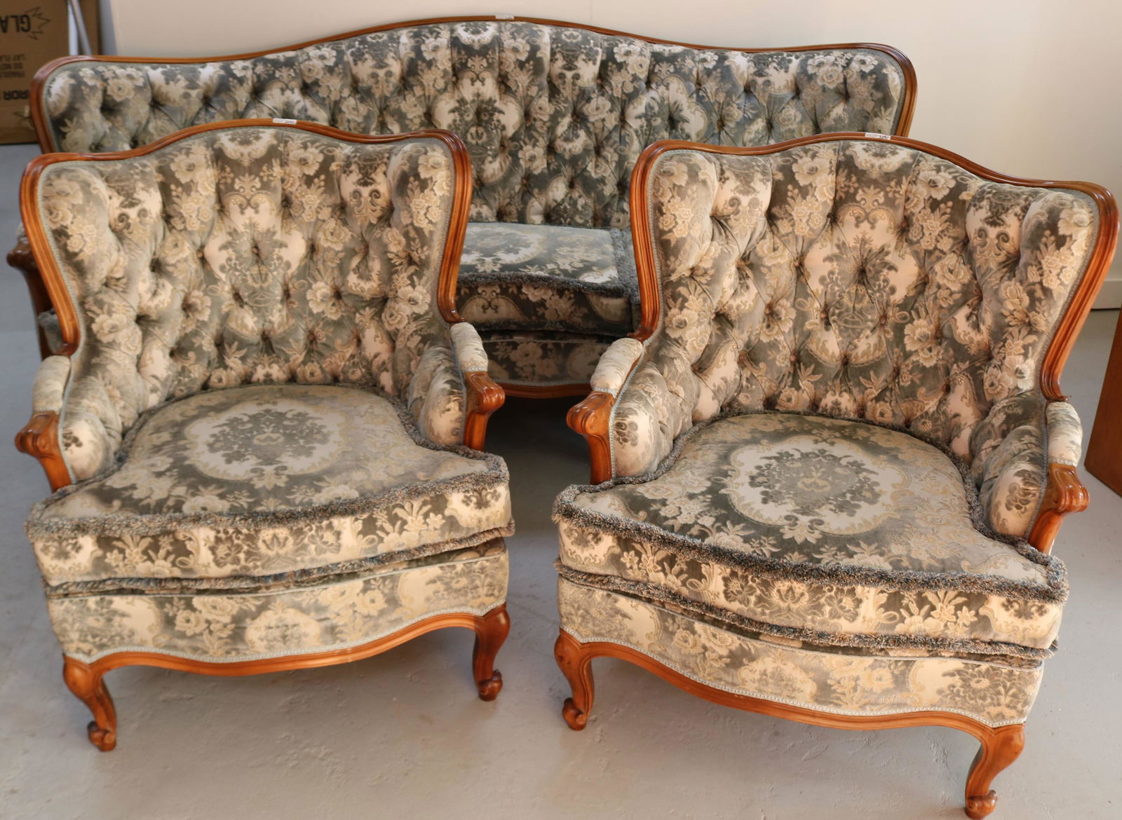 CLEAN 3 PC. FRENCH PROVINCIAL STYLE LIVING ROOM: SET TO INCLUDE SOFA & MATCHING CHAIRS, TUFTED BACKS, 34" H, 81" W, 40" DEEP, CHAIRS 33" H, 28 1/2" W, 34" DEEP