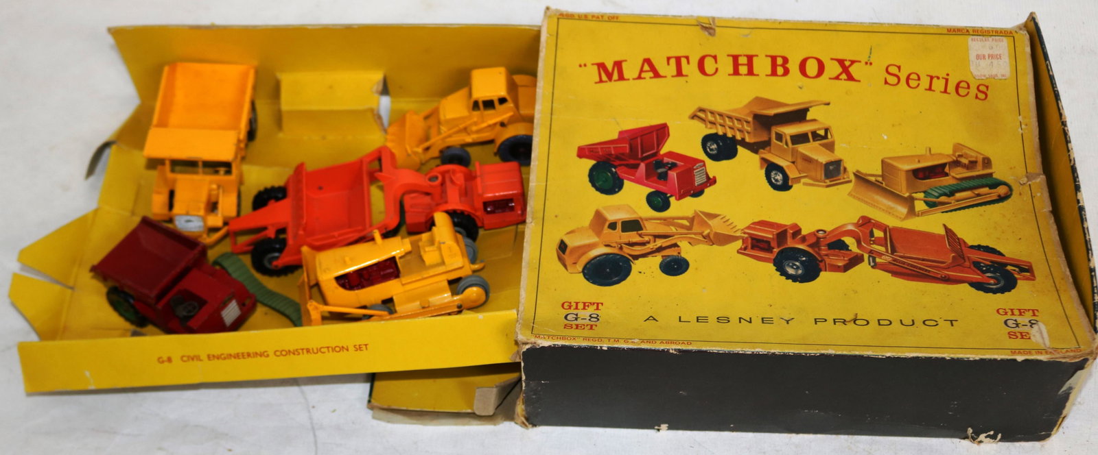 MATCHBOX G-* GIFT SET INCL. 5 TRUCKS AND GRADERS,: TREADS TO BULLDOZER DRY ROTTED, ORIGINAL BOX - CIVIL ENGINEERING CONSTRUCTION SET