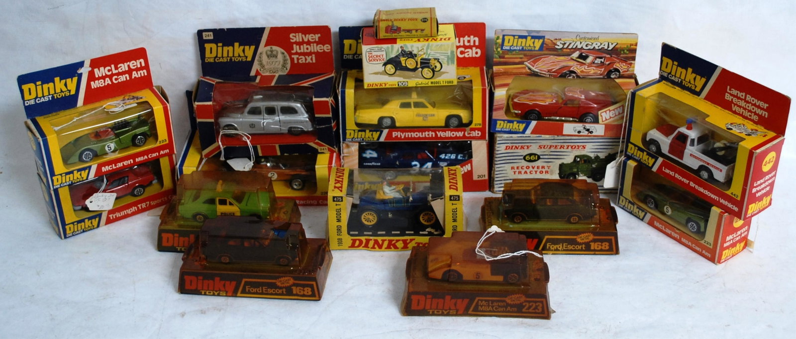 17 DINKY TOYS IN BOX INCL. STINGRAY, MCLAREN,: TRIUMPH, LAND ROVER, FERRARI, RECOVERY TRACTOR & PLYMOUTH STOCKCAR