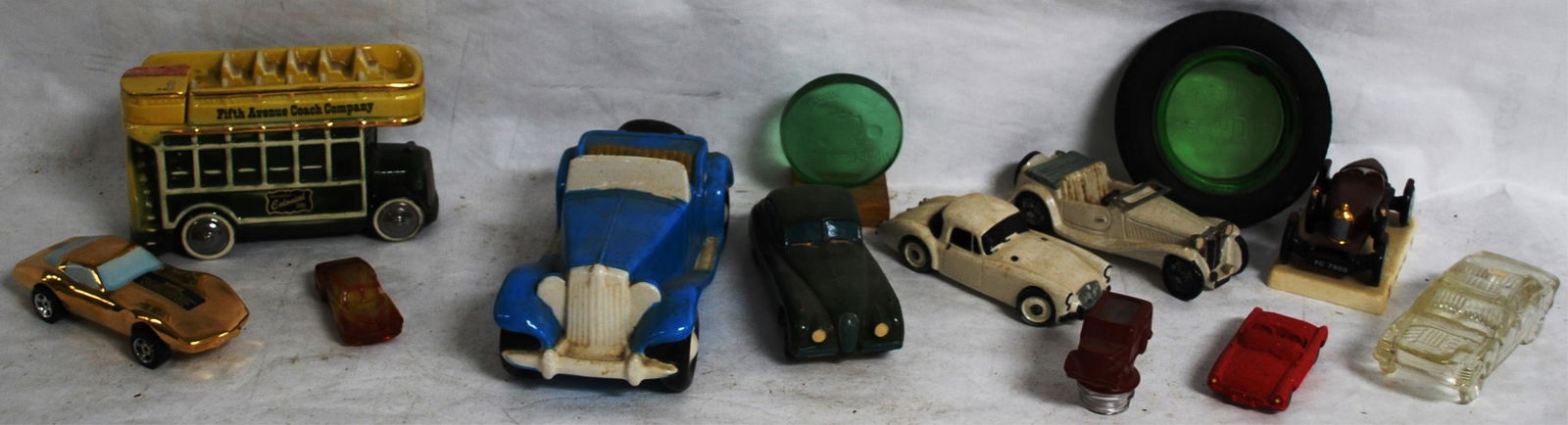 OBR 5TH AVE COACH, PACESETTER DECANTER, WHEATON: VILLAGE GLASS AWARD, GORDONS GIN CAR, ASHTRAY - 13 TOTAL