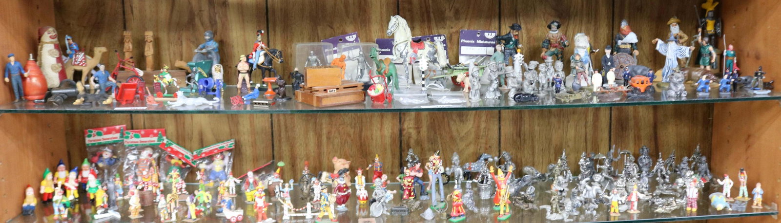2 SHELVES OF PAINTED LEAD & UNPAINTED FIGURES TO: INCLUDE CLOWNS, MAGICAL FIGURES, ETC. APPROX. 170 PCS.