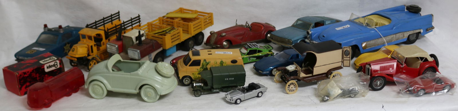 LOT OF MISC. METAL & PLASTIC ARS BY POLISTIL,: RIO, IDEAL FUTURISTIC, ETC. ALL IN POOR CONDITION, 19 PCS, 4 1/2" - 15 1/2" L