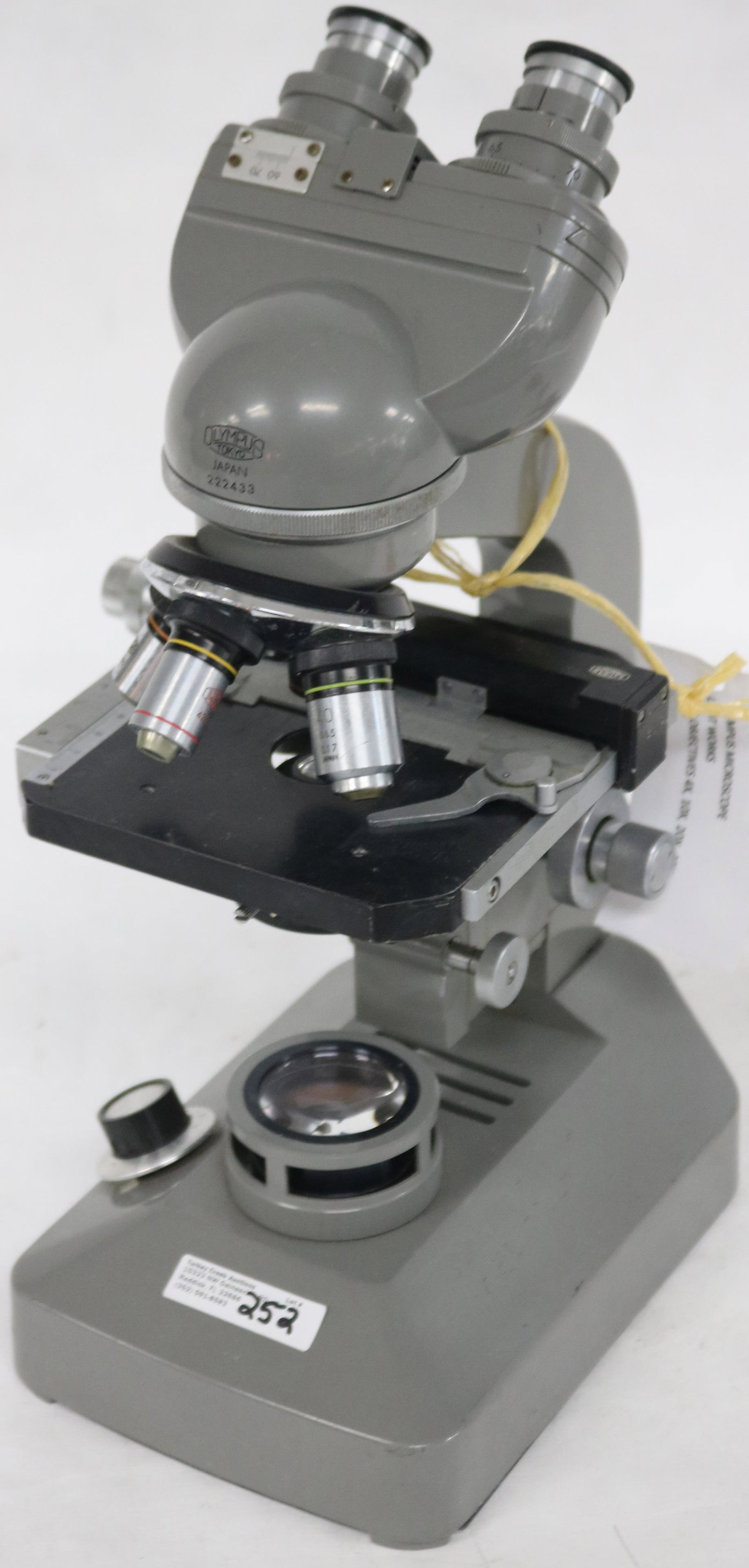 OLYMPUS MICROSCOPE LIGHT WORKS, 4 OBJECTIVES 4X,: 10X, 20X, 40X, 14" H, 5 1/2" W, 8" DEEP