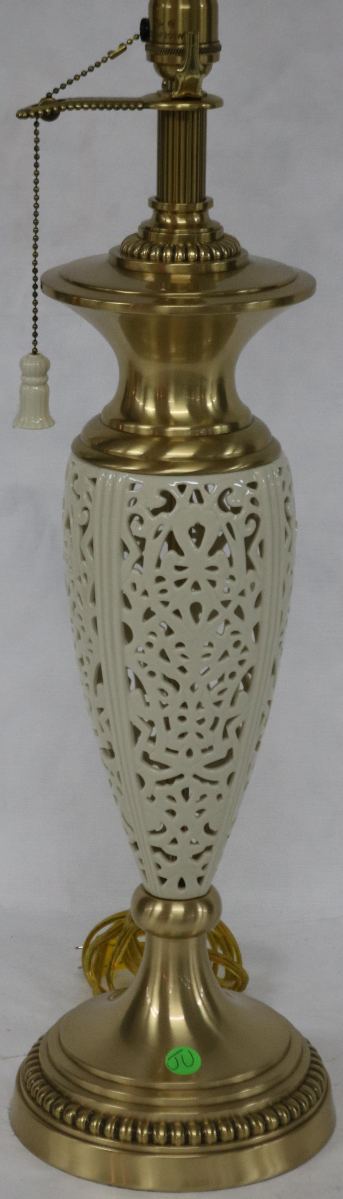QUALITY LENOX TABLE LAMP BY QUOIZEL 25" H, PLUS: SHADE, NOT PICTURED, 6" BASE