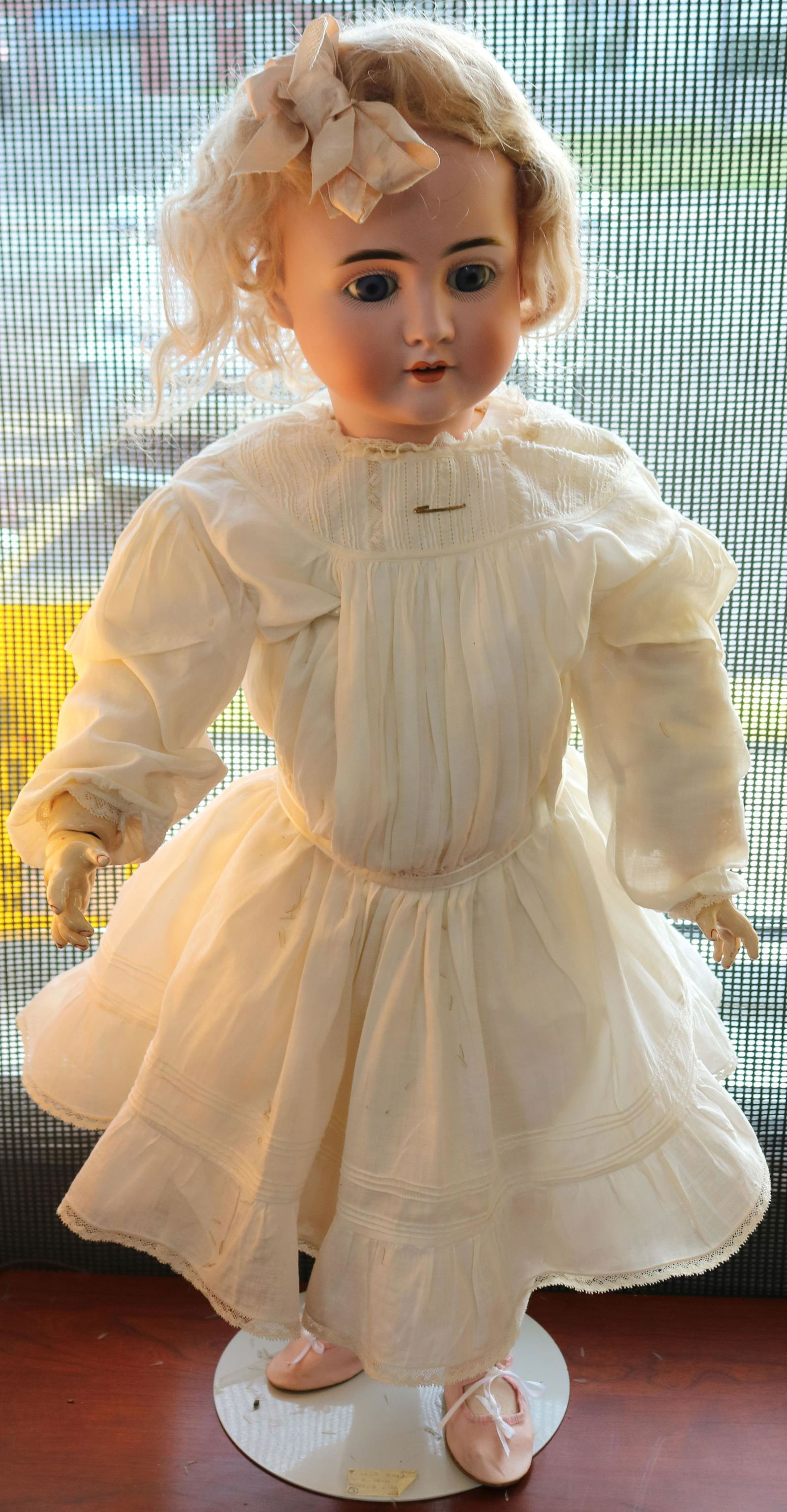 GERMAN BISQUE HEAD DOLL COMPOSITION BODY MARKED (1 of 2)